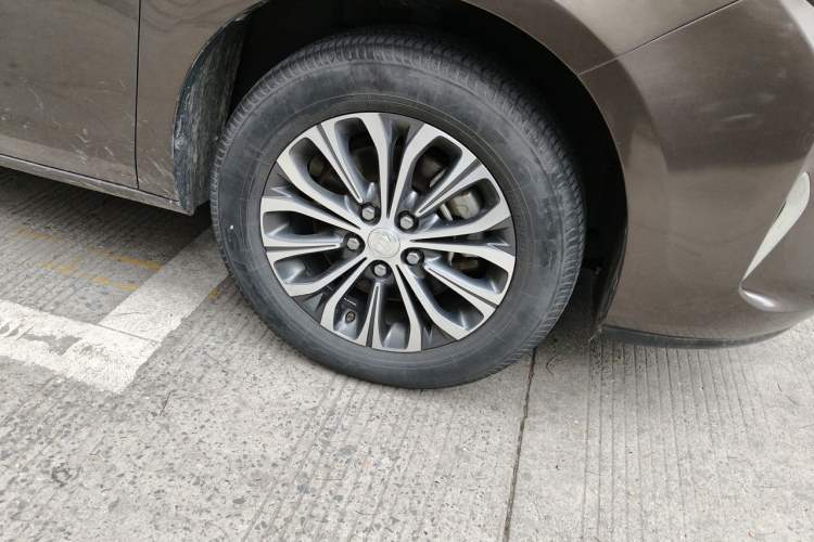 Used Buick GL8 2021 Land Cruiser Executive Class 652T Comfort Model Right Front Wheel Hub