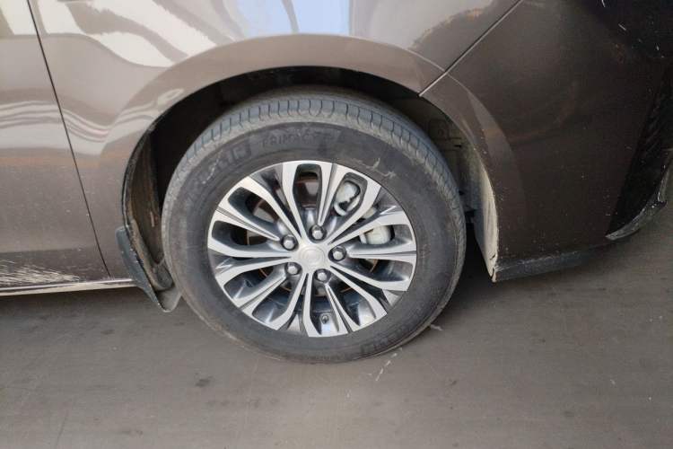 Used Buick GL8 2021 Land Cruiser Executive Class 652T Comfort Model Right Front Wheel Hub