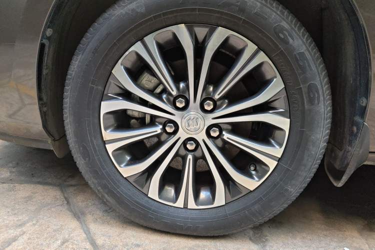 Used Buick GL8 2021 Land Cruiser Executive Class 652T Luxury Model Right Front Wheel Hub