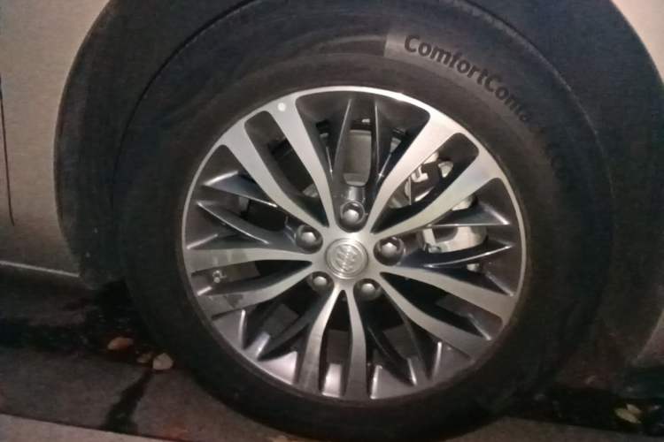 Used Buick GL8 2021 ES Land Cruiser 653T Luxury Edition Right Front Wheel Hub