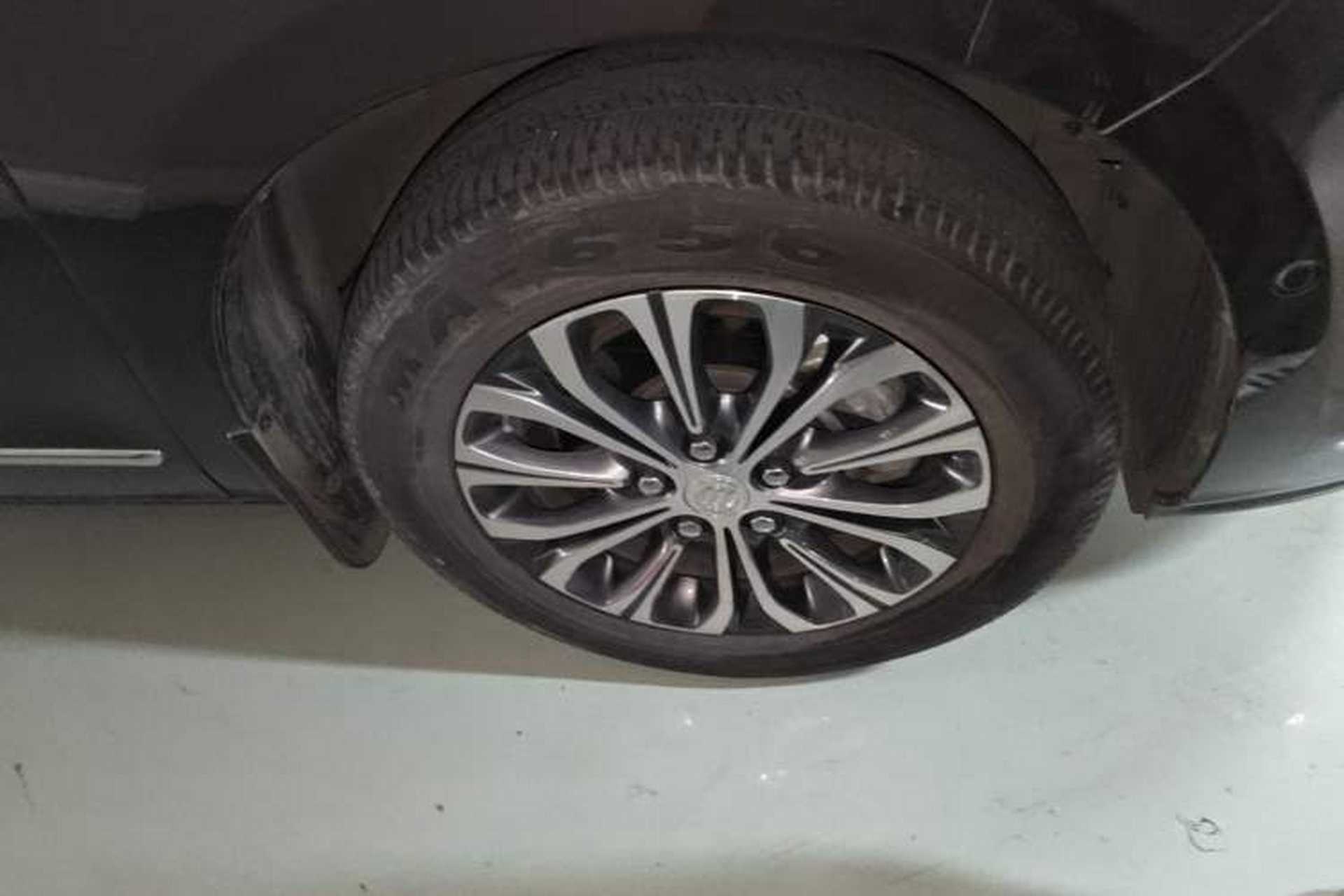 Used Buick GL8 2021 Land Cruiser Executive Class 652T Smart Luxury Model Right Front Wheel Hub