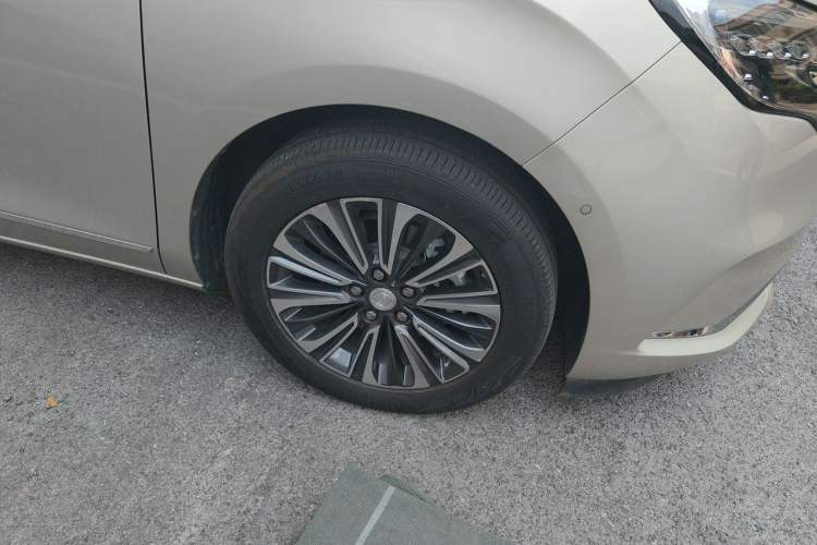 Used Buick GL8 2021 ES Land Cruiser 653T Flagship Model Right Front Wheel Hub