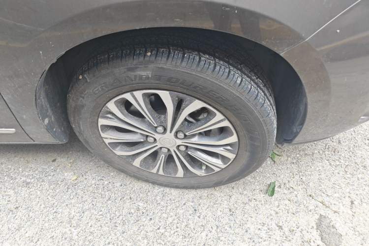 Used Buick GL8 2021 Land Cruiser Executive Class 652T Luxury Model Right Front Wheel Hub