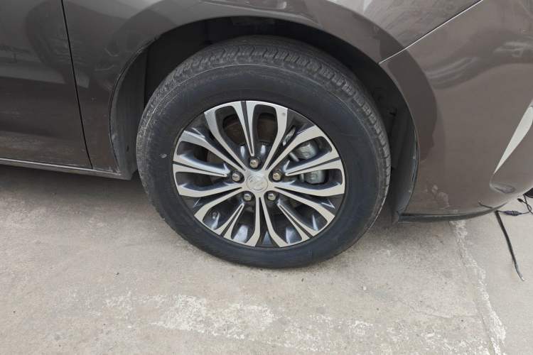 Used Buick GL8 2021 Land Cruiser Executive Class 652T Comfort Model Right Front Wheel Hub