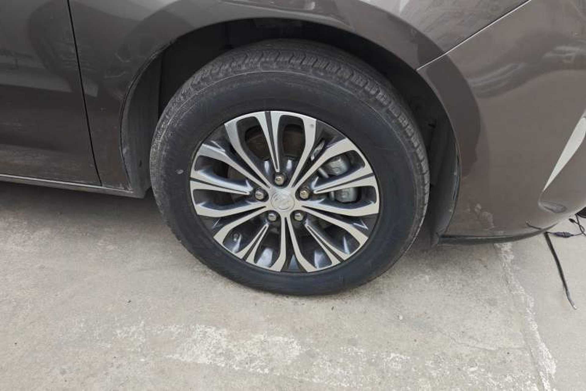 Used Buick GL8 2021 Land Cruiser Executive Class 652T Comfort Model Right Front Wheel Hub
