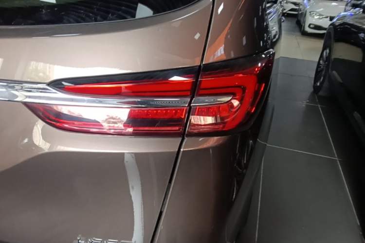 Used Buick GL8 2021 Land Cruiser Executive Class 652T Luxury Model Right Rear Taillight