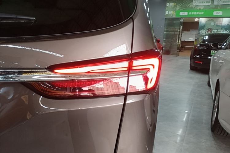 Used Buick GL8 2021 Land Cruiser Executive Class 652T Luxury Model Right Rear Taillight