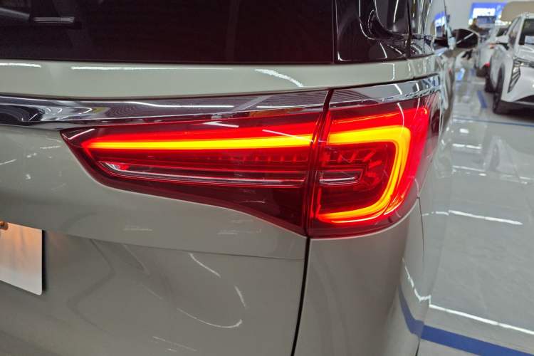 Used Buick GL8 2021 ES Landtrek 653T Luxury Model Exterior 3