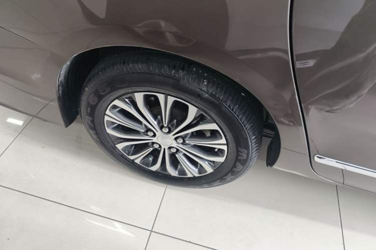 Used Buick GL8 2021 Land Cruiser Executive Class 652T Smart Luxury Model Right Rear Wheel Hub
