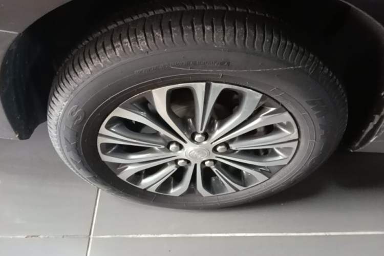 Used Buick GL8 2021 Land Cruiser Executive Class 652T Luxury Model Right Rear Wheel Hub