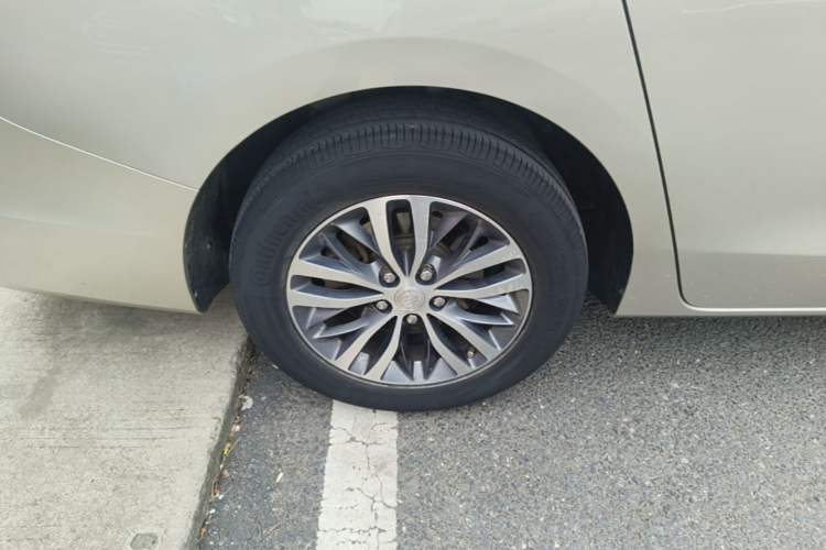 Used Buick GL8 2021 ES Landtrek 653T Comfort Edition Right Rear Wheel Hub