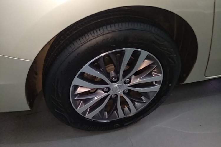 Used Buick GL8 2021 ES Land Cruiser 653T Luxury Edition Right Rear Wheel Hub