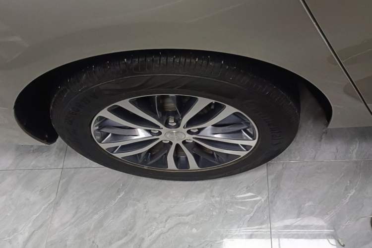 Used Buick GL8 2021 ES Land Cruiser 653T Luxury Edition Right Rear Wheel Hub
