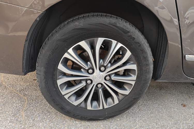 Used Buick GL8 2021 Land Cruiser Executive Class 652T Luxury Model Right Rear Wheel Hub