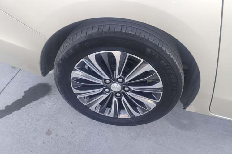 Used Buick GL8 2021 ES Landtrek 653T Luxury Model Right Rear Wheel Hub