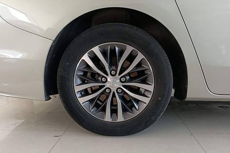 Used Buick GL8 2021 ES Landtrek 653T Comfort Edition Right Rear Wheel Hub