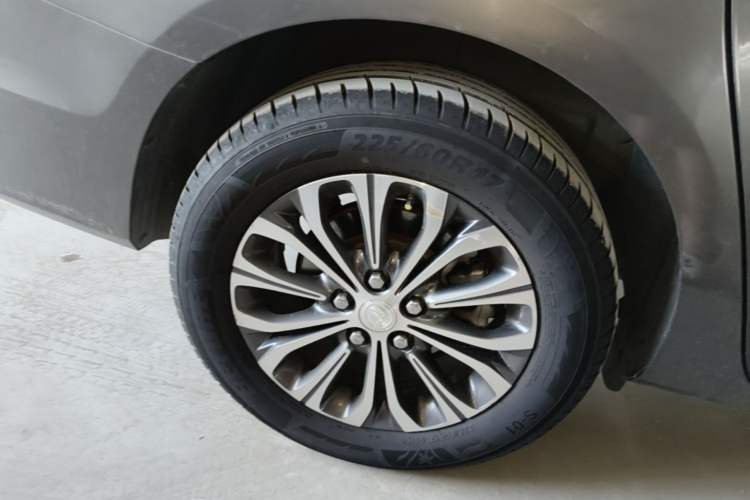 Used Buick GL8 2021 Land Cruiser Executive Class 652T Comfort Model Right Rear Wheel Hub