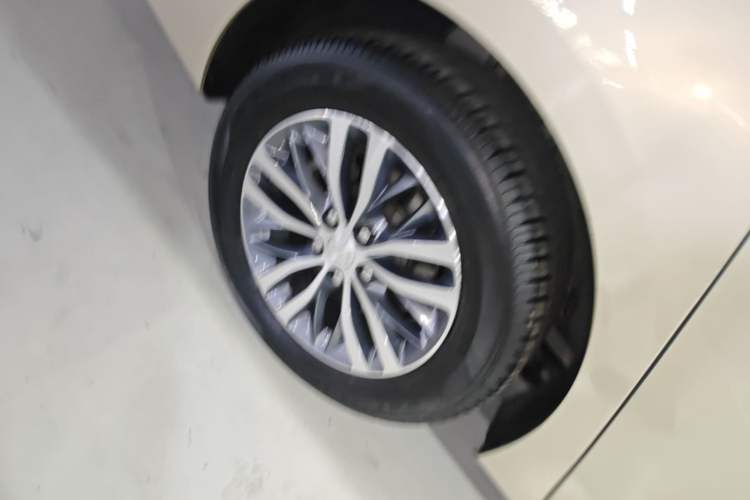 Used Buick GL8 2021 ES Land Cruiser 653T Luxury Edition Right Rear Wheel Hub