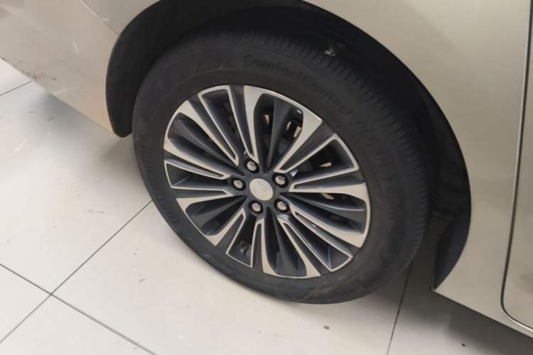 Used Buick GL8 2021 ES Landtrek 653T Luxury Model Right Rear Wheel Hub