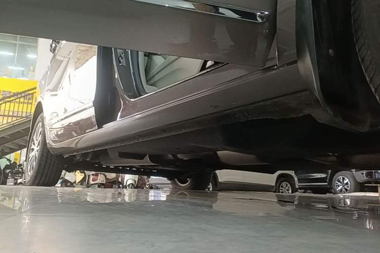 Used Buick GL8 2021 Land Cruiser Executive Class 652T Luxury Model Right Side Sill