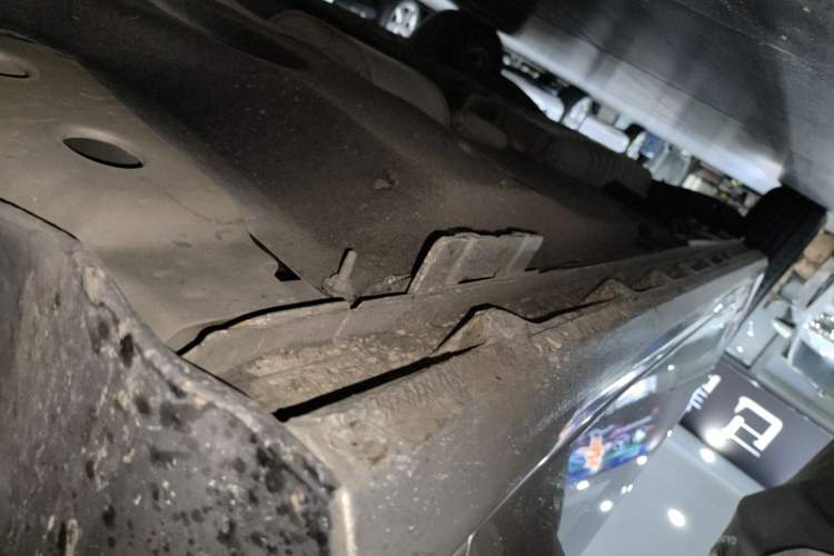 Used Buick GL8 2021 ES Land Cruiser 653T Luxury Edition Right Side Sill