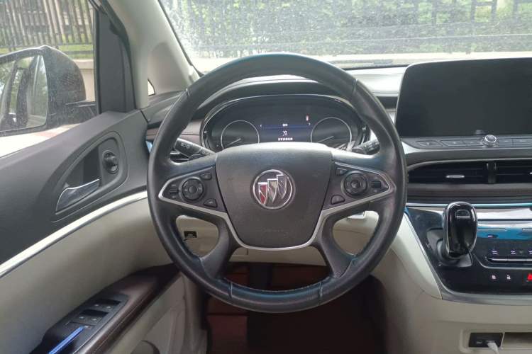 Used Buick GL8 2021 Land Cruiser Executive Class 652T Luxury Model Steering Wheel