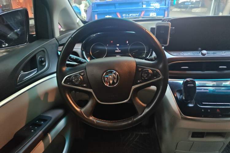 Used Buick GL8 2021 Land Cruiser Executive Class 652T Luxury Model Steering Wheel