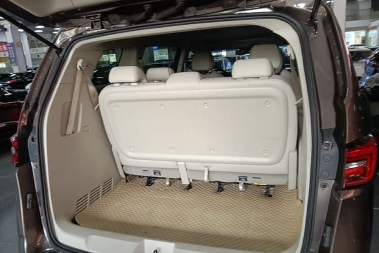 Used Buick GL8 2021 Land Cruiser Executive Class 652T Luxury Model Trunk