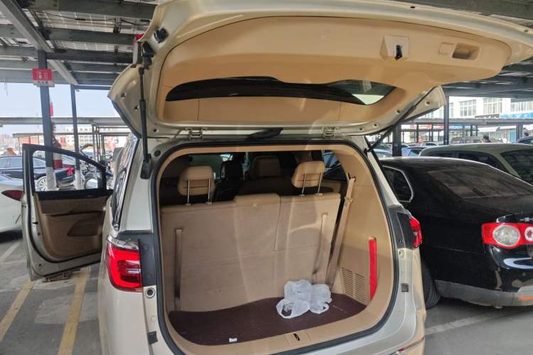 Used Buick GL8 2021 ES Land Cruiser 653T Luxury Edition Trunk