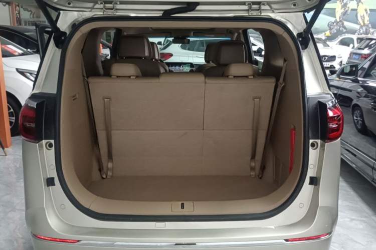 Used Buick GL8 2021 ES Land Cruiser 653T Luxury Edition Trunk
