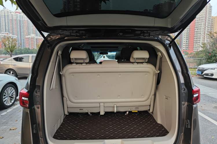 Used Buick GL8 2021 Land Cruiser Executive Class 652T Luxury Model Trunk