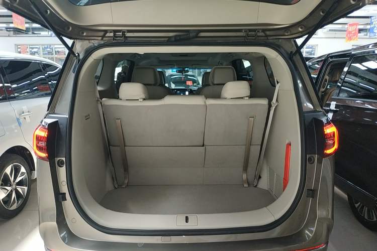 Used Buick GL8 2021 ES Landtrek 653T Comfort Edition Trunk