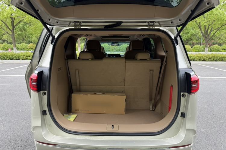 Used Buick GL8 2021 ES Land Cruiser 653T Luxury Edition Trunk