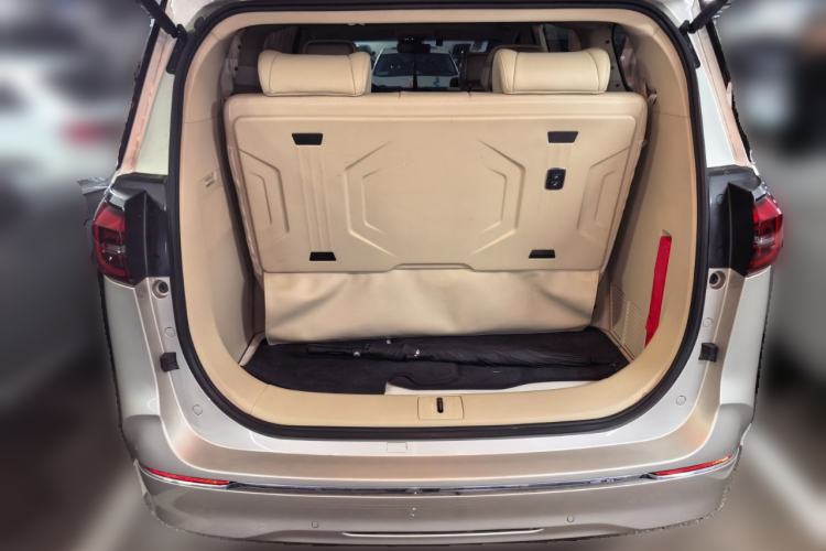 Used Buick GL8 2021 ES Land Cruiser 653T Luxury Edition Trunk