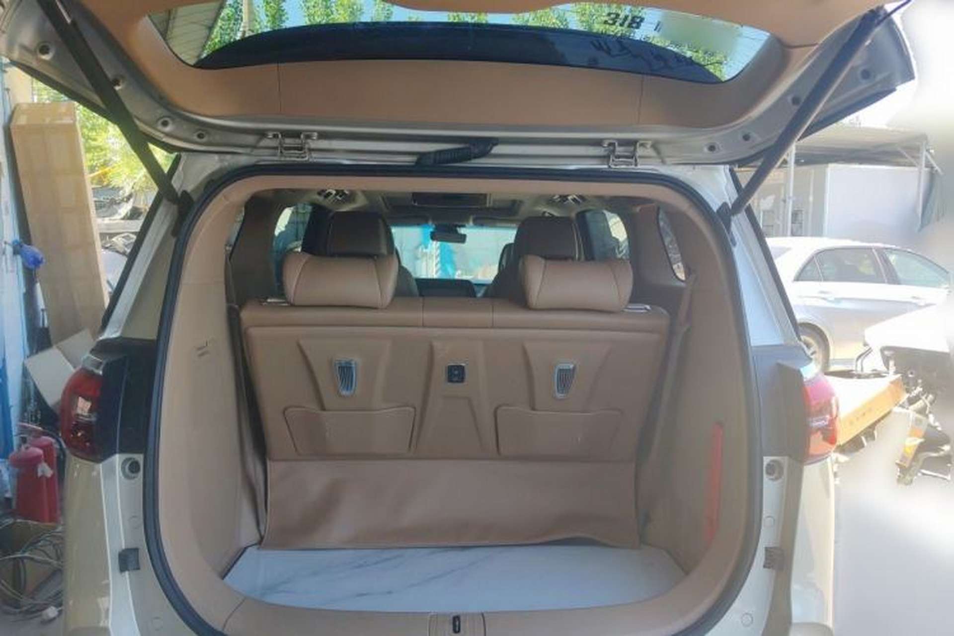 Used Buick GL8 2021 ES Land Cruiser 653T Luxury Edition Trunk