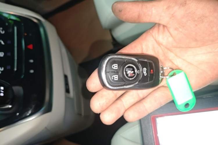 Used Buick GL8 2021 Land Cruiser Executive Class 652T Luxury Model Vehicle Key