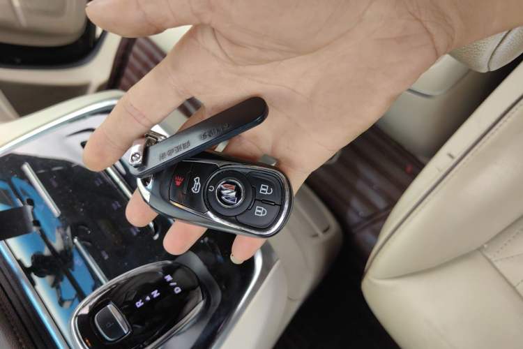 Used Buick GL8 2021 Land Cruiser Executive Class 652T Luxury Model Vehicle Key