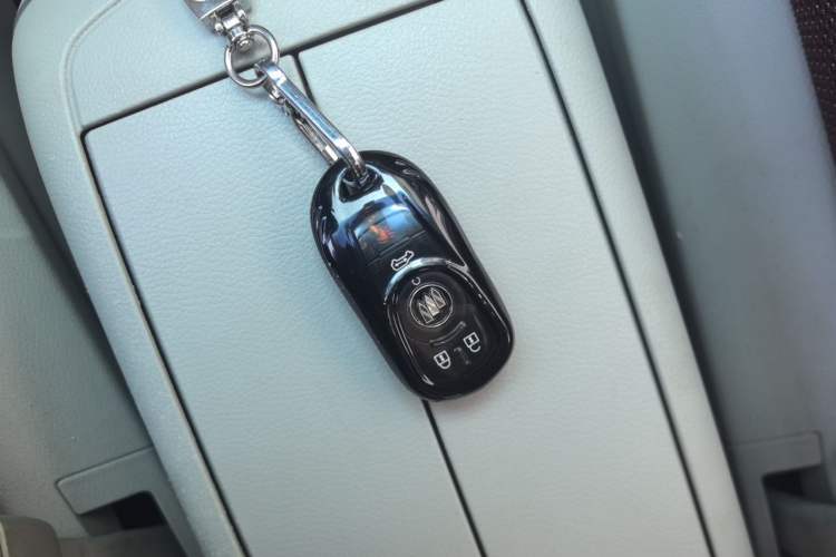 Used Buick GL8 2021 Land Cruiser Executive Class 652T Smart Luxury Model Vehicle Key