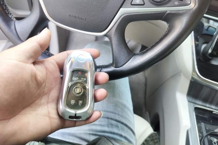 Used Buick GL8 2021 Land Cruiser Executive 652T Premium Model Vehicle Key