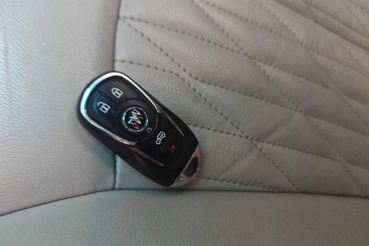 Used Buick GL8 2021 Land Cruiser Executive Class 652T Luxury Model Vehicle Key
