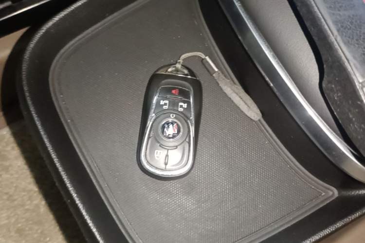 Used Buick GL8 2021 ES Land Cruiser 653T Luxury Edition Vehicle Key