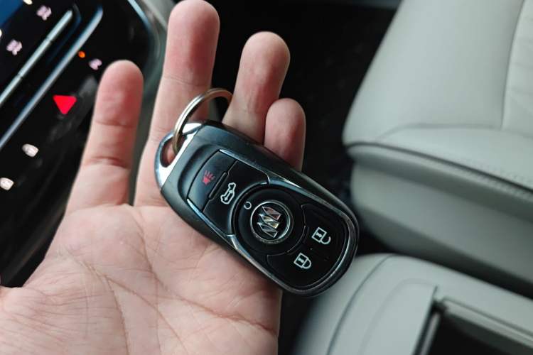 Used Buick GL8 2021 Land Cruiser Executive Class 652T Luxury Model Vehicle Key