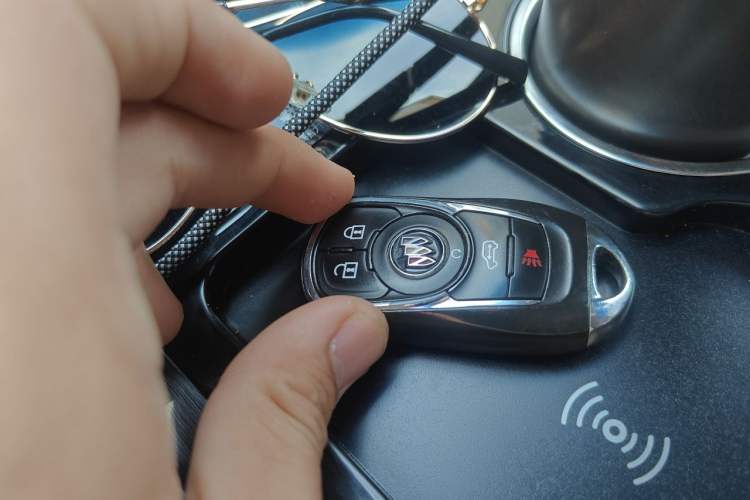 Used Buick GL8 2021 Land Cruiser Executive Class 652T Luxury Model Vehicle Key