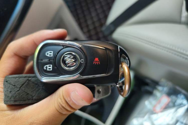 Used Buick GL8 2021 Land Cruiser Executive Class 652T Comfort Model Vehicle Key