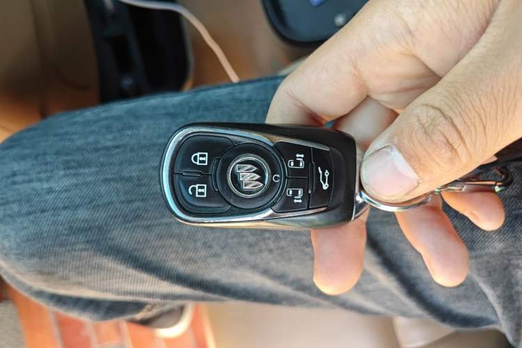 Used Buick GL8 2021 ES Landtrek 653T Luxury Model Vehicle Key