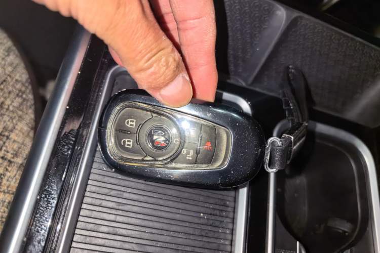 Used Buick GL8 2021 ES Land Cruiser 653T Luxury Edition Vehicle Key