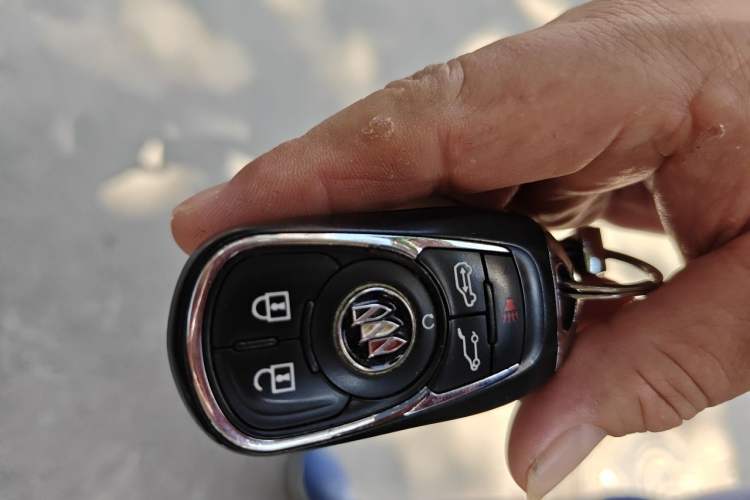 Used Buick GL8 2021 Land Cruiser Executive 652T Premium Model Vehicle Key