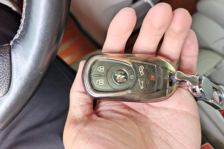Used Buick GL8 2021 Land Cruiser Executive 652T Premium Model Vehicle Key