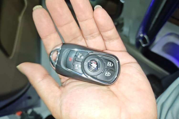 Used Buick GL8 2021 ES Land Cruiser 653T Luxury Edition Vehicle Key
