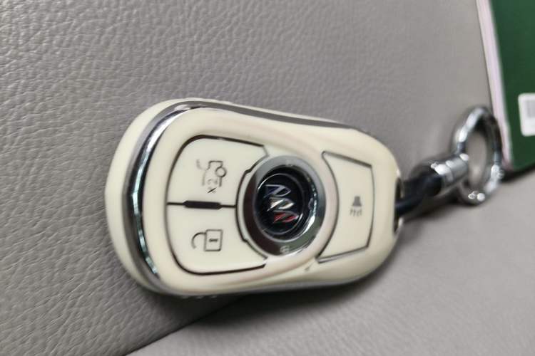 Used Buick GL8 2021 Land Cruiser Executive Class 652T Comfort Model Vehicle Key